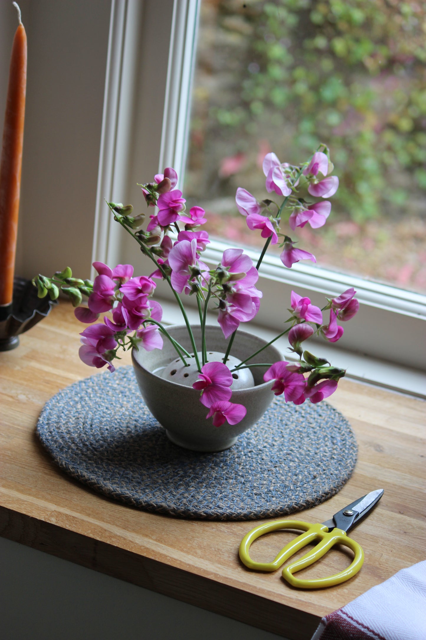 Scissors with flower frog