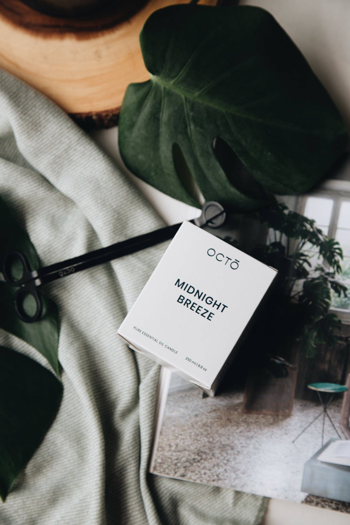 OCTŌ Midnight Breeze candle (Rose Geranium + Vetiver + Patchouli)
