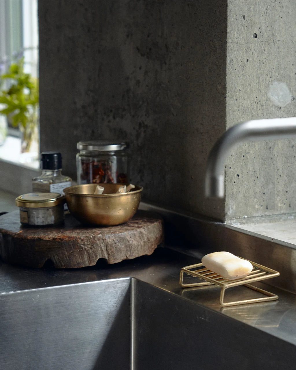 Fog Linen Brass Wire Soap Stand