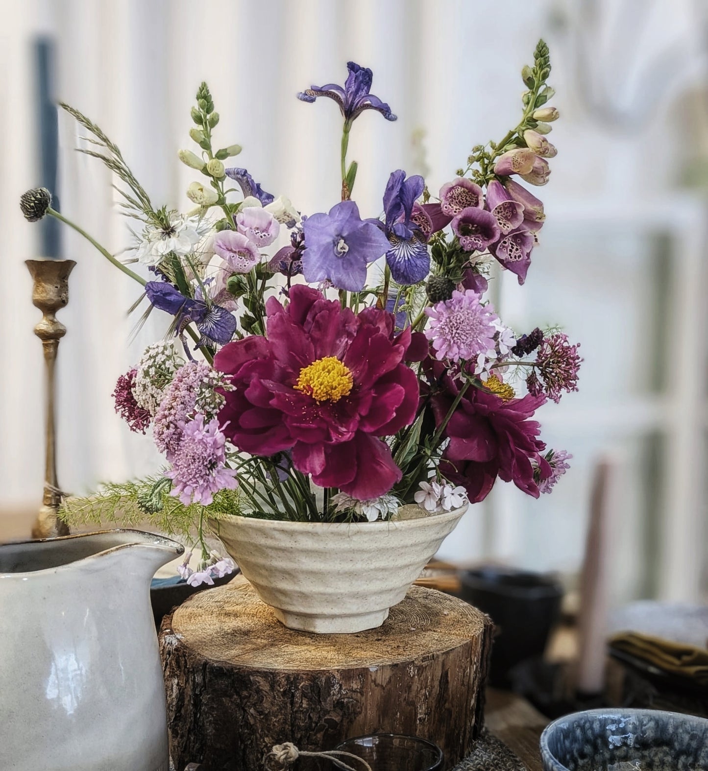 Lovely fluted bowl, with neutral oatmeal creamy tones with a lighter hand painted swirl near the outer edge. Ridged texture on the outside and inside of the bowl.