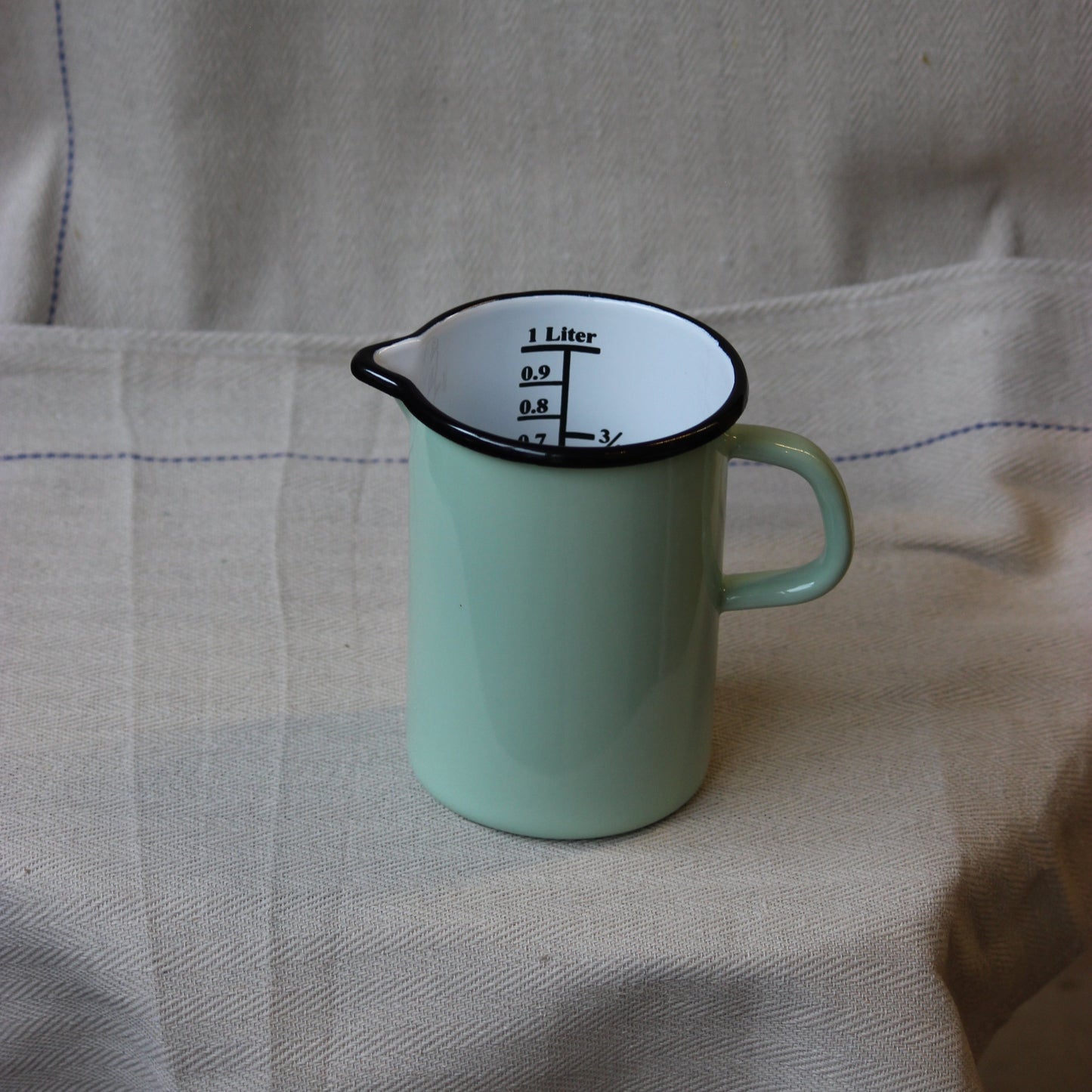 Enamel Jug with 1ltr scale