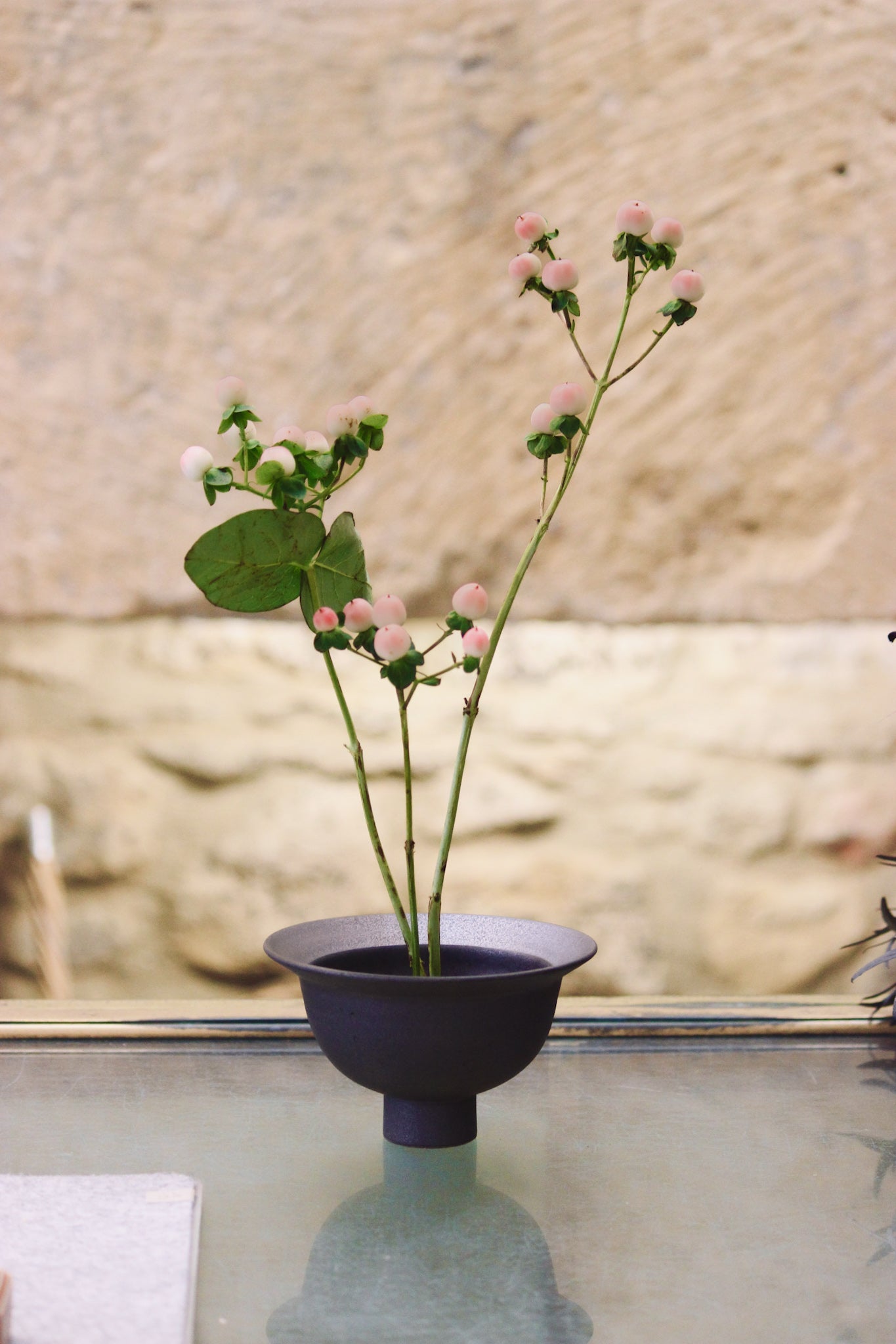 The Gohobi Classic Black & White Ikebana Vase offers a luxurious way to bring the world of Japanese flower arrangement and zen to your home decor. The price listed is for one vase only. Browse our flower frogs here. The small kenzan flower frog is the perfect size for this ikebana vase.