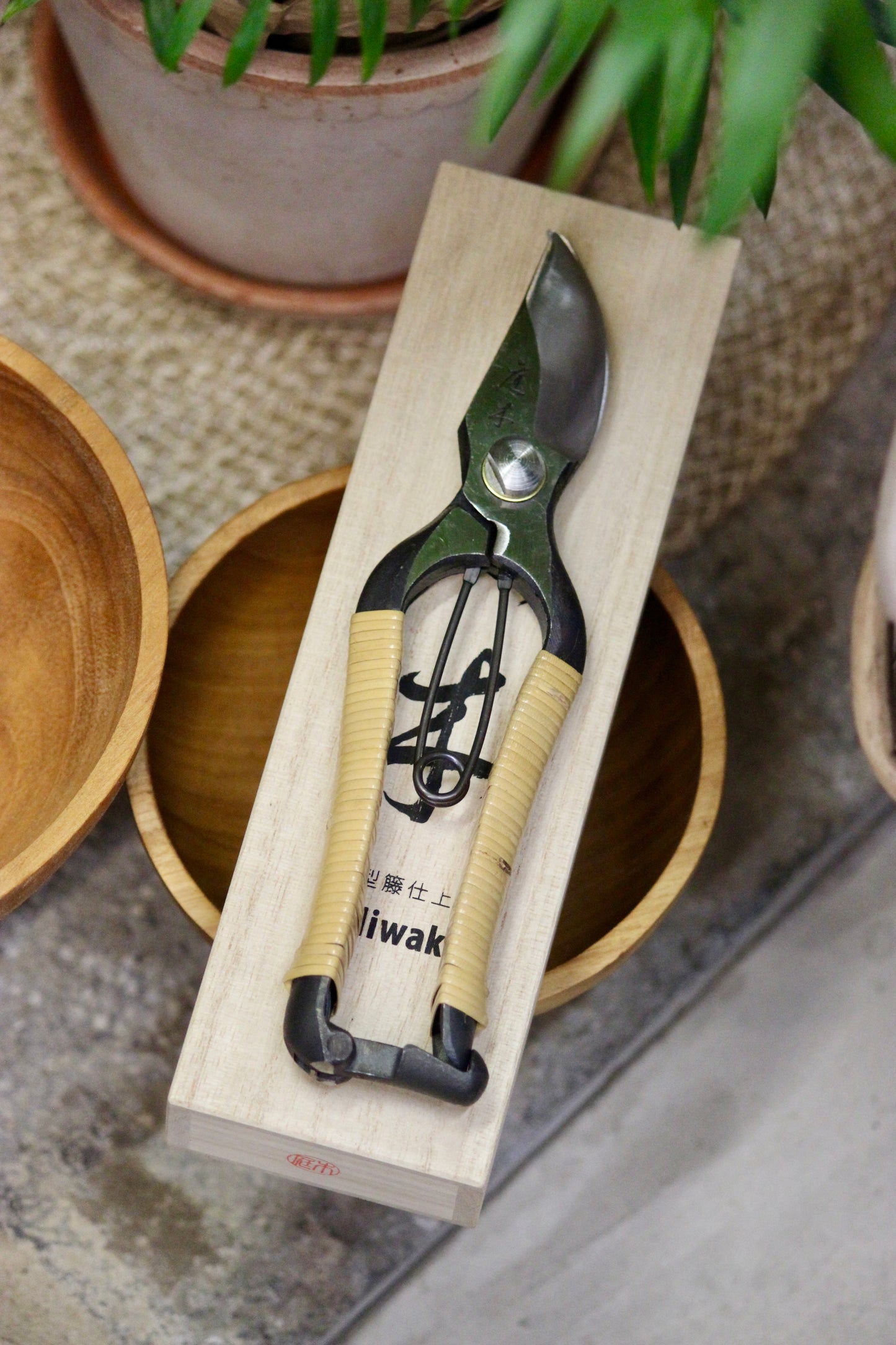 Crafted from S58C carbon steel, a high-quality and durable material, these limited edition secateurs from Niwaki are perfect for smaller hands and lighter tasks. Wrapped in Wisteria rattan, these secateurs not only have a visually appealing appearance, but also provide a natural, textured grip for comfortable use.