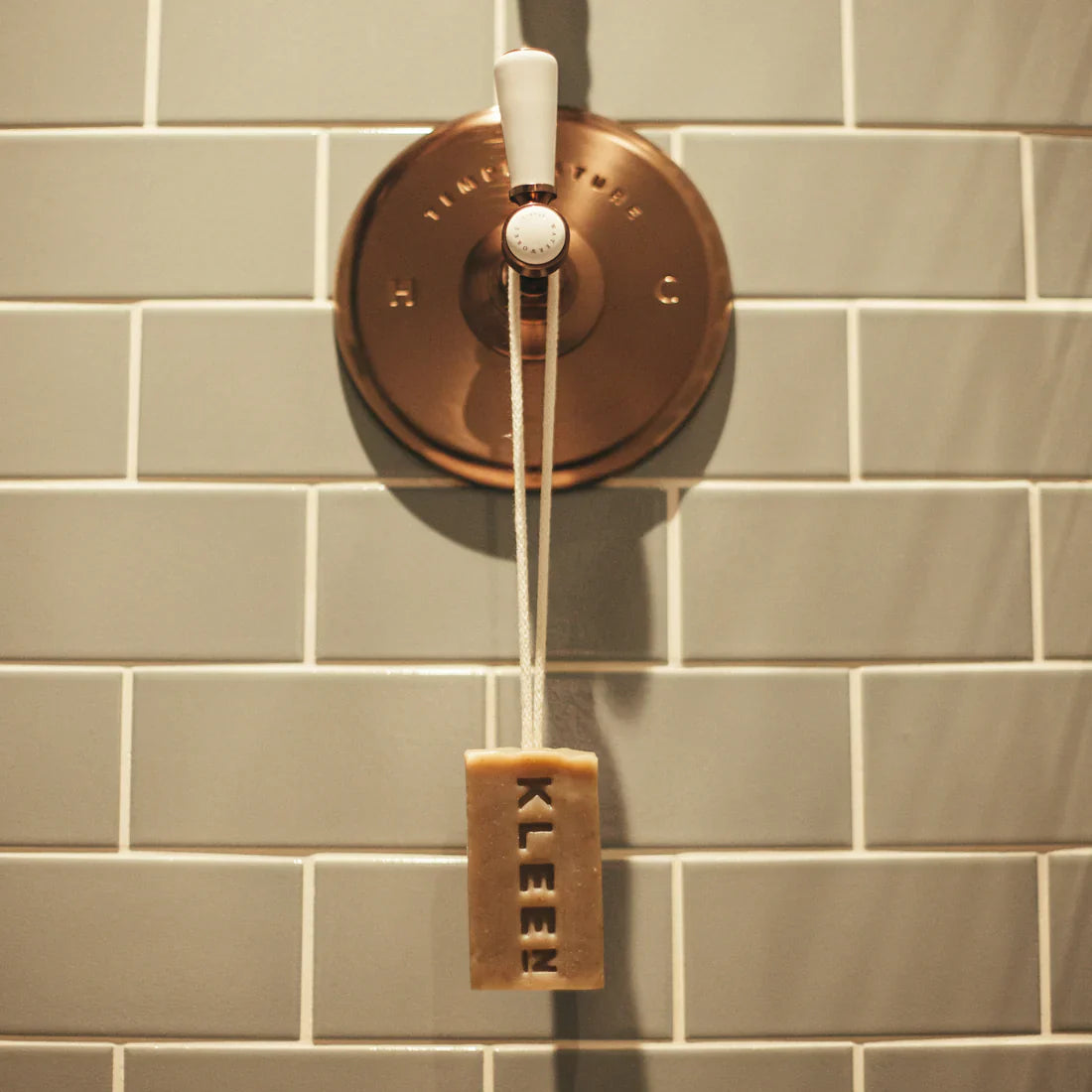 Free from artificial colours, scents or preservatives all KLEEN soaps are 100% natural and designed to be as clean and green as possible. Each one is centred with a cotton rope to give you a long lasting, waste-free, plastic-free shower experience. 