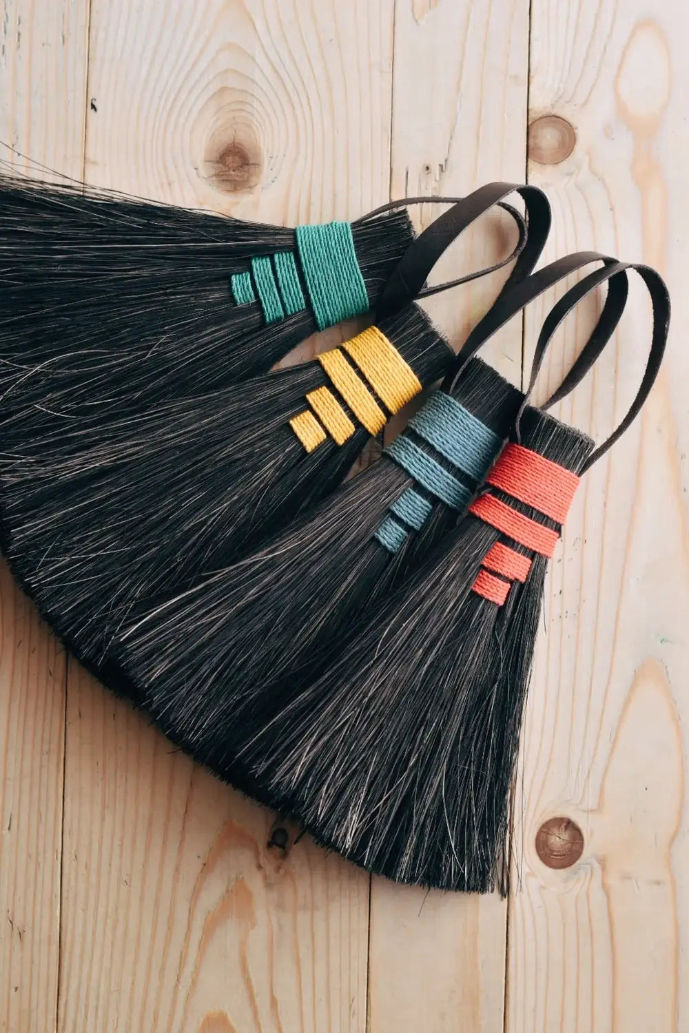 Arenga fibre hand brush with hemp and leather