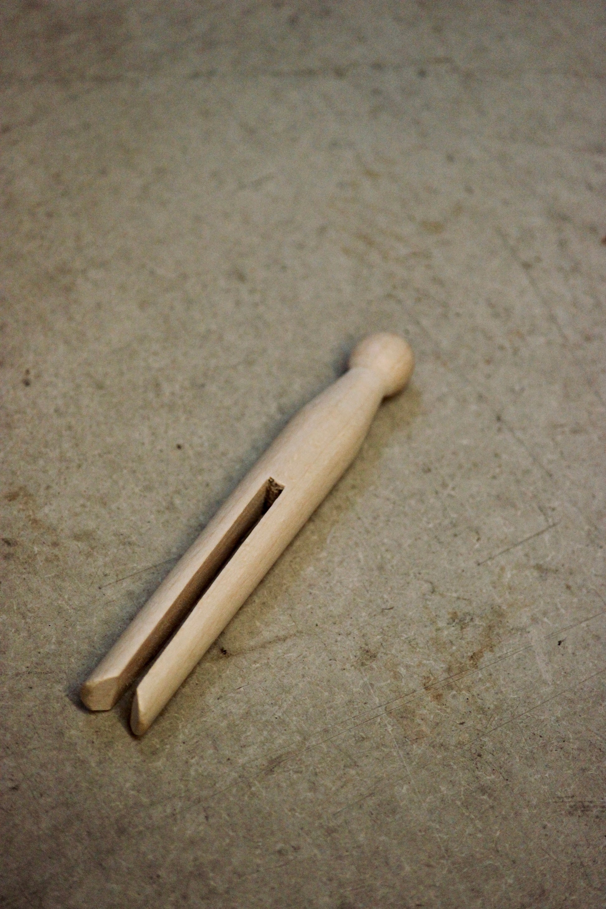 Traditional style wooden pegs. Available as a set of 25 in a cloth drawer-string bag, or singularly