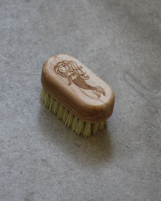 Made with oiled beechwood and tampico fibre bristles, the Children's Nail Brush from Redecker is a high-quality option for maintaining clean and healthy nails. It comes in four different motifs, and can only be found exclusively online. Measuring 5.8 x 2.8 cm, this brush is the perfect size for small hands.