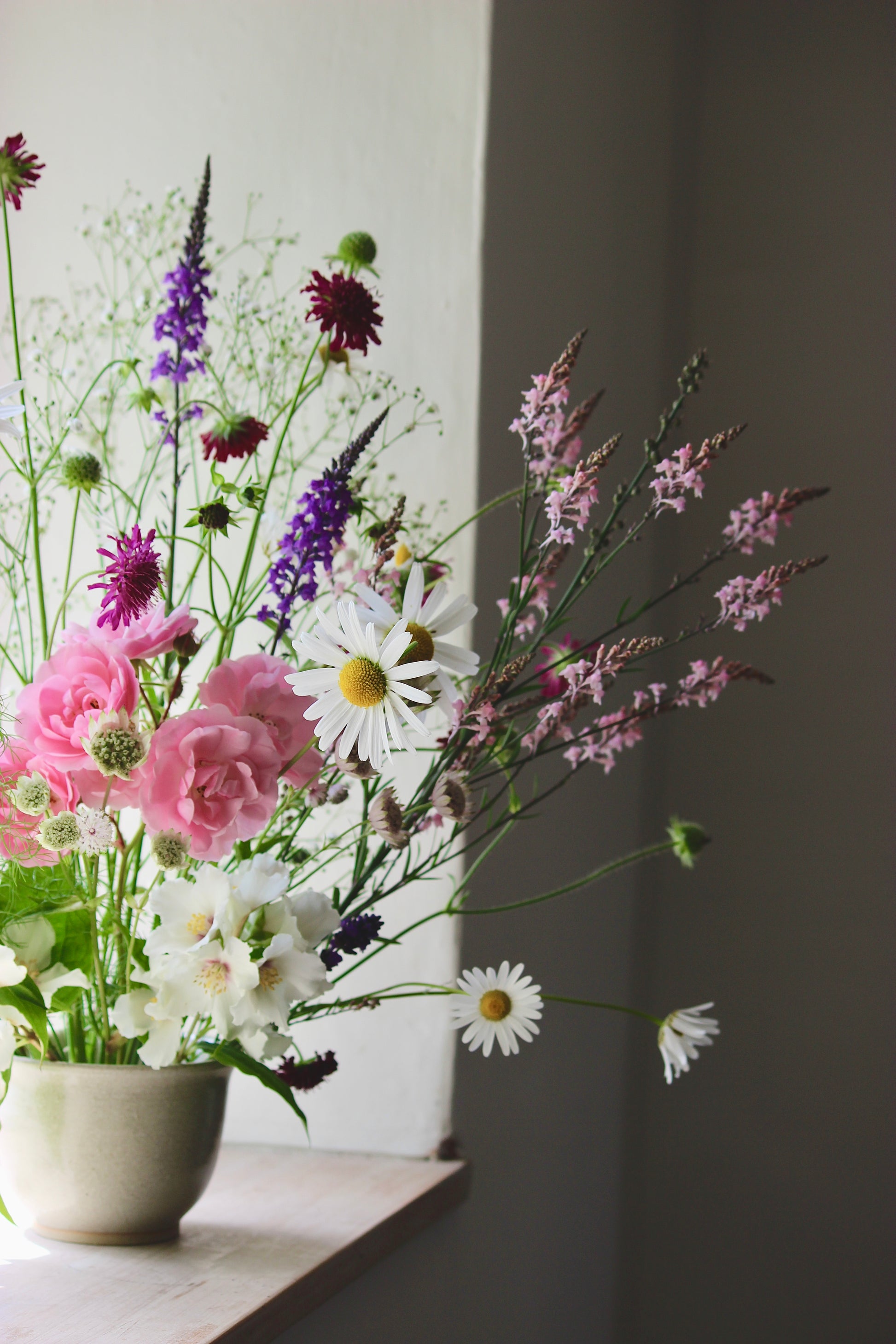 Flower Bowl for flower arranging and ikebana floral displays, ideal for flower frog pin holders including hair pin frogs. Simply place the flower frog in water in bowl and add blooms.