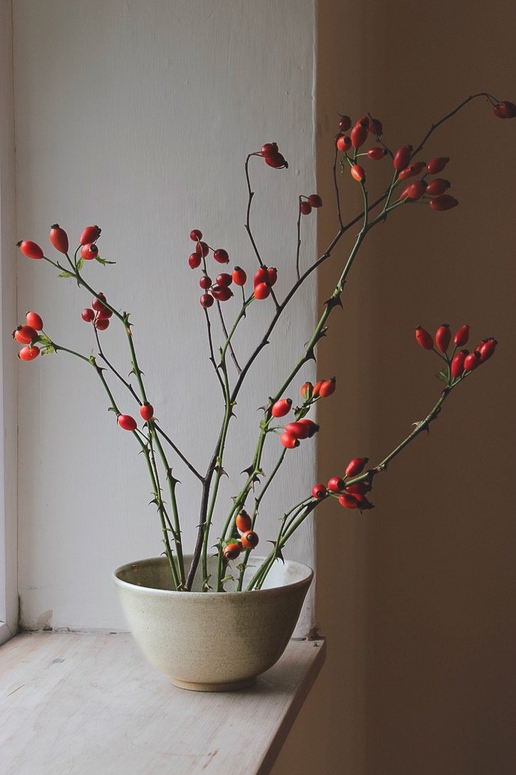Flower Bowl for flower arranging, ideal for flower frog pin holders including hair pin frogs. Simply place the flower frog in water in bowl and add blooms.