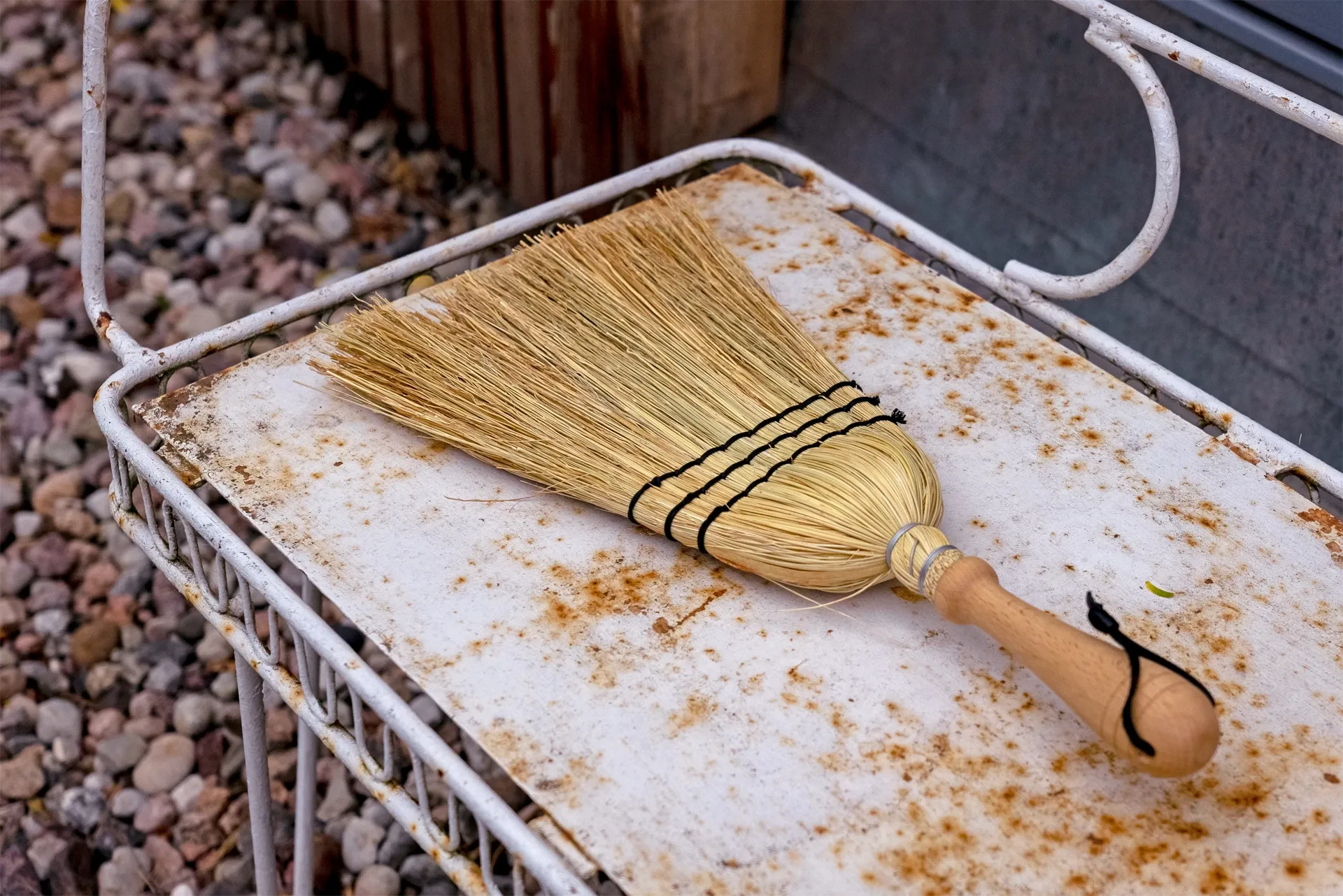 Crafted from oiled beechwood and rice straw, this hand brush is ideal for indoor and outdoor use. Its non-absorbent properties make it perfect for sweeping up car mats and other surfaces. Measuring at 43cm, this is a smaller handheld brush designed in the shape of a broom. Please note that it is not a full-size broom.