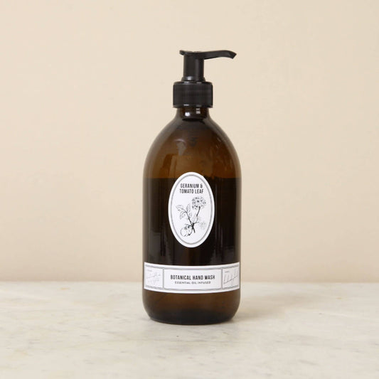 This Tomato and Geranium Leaf Botanical Hand Wash from Norfolk Natural Living is lovingly crafted using the finest botanical extracts. A natural hand wash designed to gently cleanse even the most sensitive skin, making it perfect for hands that have spent the day in the garden. Enriched with nourishing ingredients, it not only removes the dirt but also softens and rejuvenates, turning a simple wash into a treat for your senses.