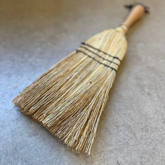 Crafted from oiled beechwood and rice straw, this hand brush is ideal for indoor and outdoor use. Its non-absorbent properties make it perfect for sweeping up car mats and other surfaces. Measuring at 43cm, this is a smaller handheld brush designed in the shape of a broom. Please note that it is not a full-size broom.
