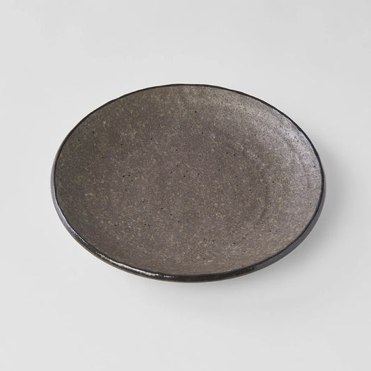 The Earth range features a unique glaze with rustic tones with a focus on simple texture. When turned toward to the light, it shimmers silver