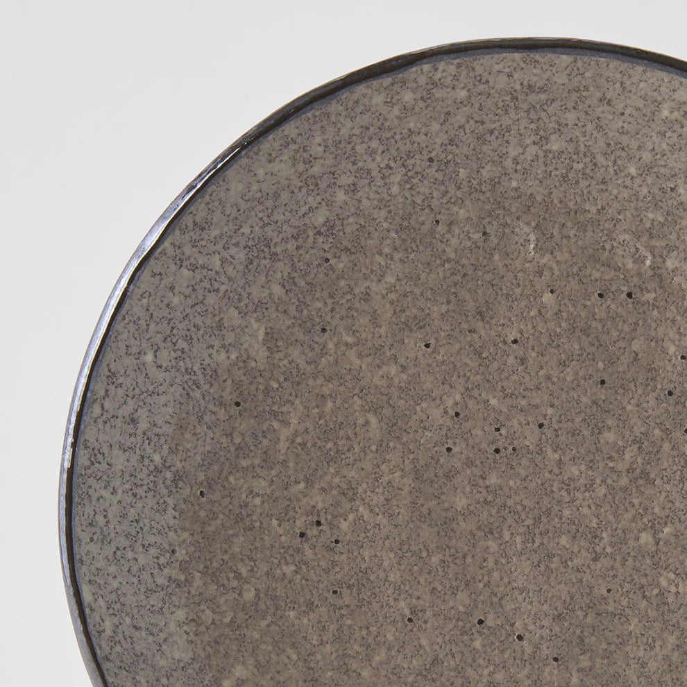The Earth range features a unique glaze with rustic tones with a focus on simple texture. When turned toward to the light, it shimmers silver